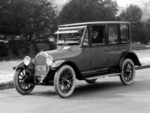 Oldsmobile Model 44 Sedan 1915 года